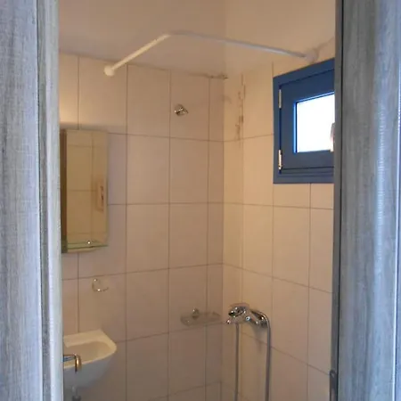 Nikos Place بيت ضيافة *