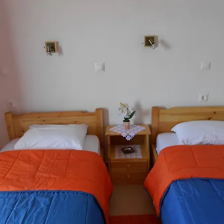 Nikos Place بيت ضيافة