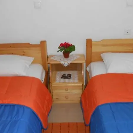 Nikos Place * أغيا غاليني